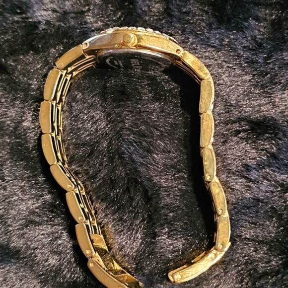 Relic Zr11778S womens goldtone watch with crystals.